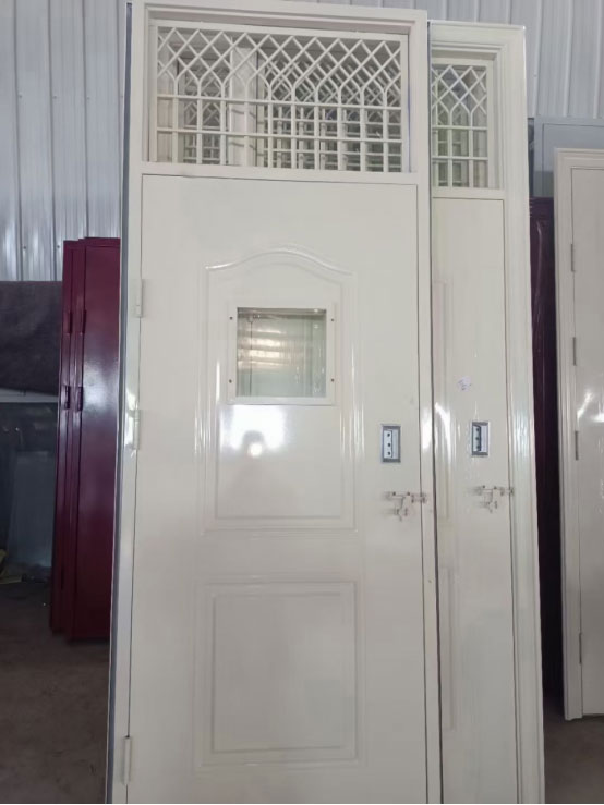 甘泉学校教室门