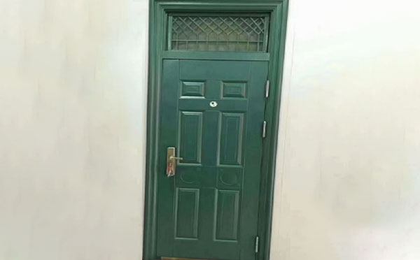 甘泉学校教室门