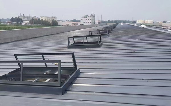 某中学室内体育馆甘泉排烟窗改造项目